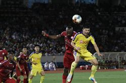 Quang Hải đấu Công Phượng, đo năng lực CLB TPHCM