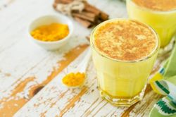 Cách pha latte nghệ vừa làm đẹp da vừa tốt cho dạ dày