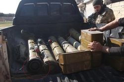 Lính Syria 'bỏ của chạy lấy người', phe đối lập thu nhiều vũ khí khủng