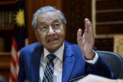 Malaysia: Sau 3 ngày từ chức, Thủ tướng tạm quyền Mahathir quay lại làm Chủ tịch đảng Bersatu