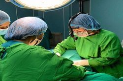Bác sĩ thẩm mỹ - 'họa sĩ' của cuộc sống