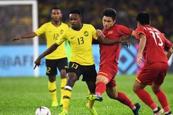 BÓNG ĐÁ HÔM NAY 28/2: Có thể hoãn trận Malaysia vs Việt Nam. MU tìm người thay Mata
