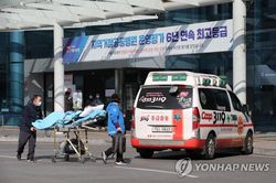 Hàn Quốc khuyến cáo người dân ở trong nhà khi số ca Covid-19 lập kỷ lục mới