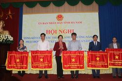 UBND tỉnh Hà Nam phát động và ký kết giao ước thi đua năm 2020