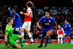 Arsenal bị hất cẳng khỏi Europa League sau 120 phút điên rồ