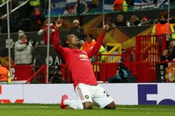 Martial bất ngờ 'đổ bệnh', cờ đến tay Ighalo