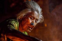 'Ngỡ ngàng' trước bộ lạc có hủ tục đục mũi phụ nữ
