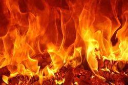 Giải cứu người mắc kẹt trong đám cháy tại TP. HCM