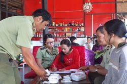 Cấp phát 4.516 vật phẩm tuyên truyền phòng-chống thuốc lá nhập lậu