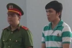 Gã trai nhiều lần dụ dỗ bé gái 'ăn trái cấm' lĩnh 14 năm tù