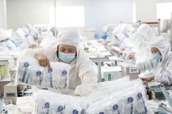 Coronavirus lây lan khắp 3 lục địa: 5 nghìn tỷ USD 'bốc hơi' khỏi thị trường