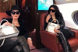 Kylie Jenner xách túi 150.000 USD