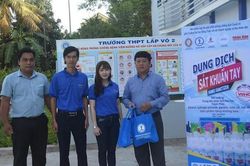 Báo Nhân Dân, Trường đại học Đồng Tháp trao 600 lít dung dịch rửa tay khô cho học sinh