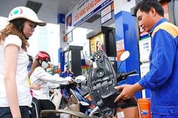Giá xăng, dầu tiếp tục giảm nhẹ
