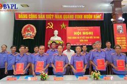 Cụm thi đua gồm 6 VKSND tỉnh khu vực Duyên hải Nam Trung Bộ ký giao ước thi đua