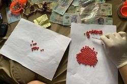 Gần 100 cảnh sát truy bắt đối tượng buôn bán ma túy, tàng trữ vũ khí nóng