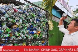 Chủ nhà hàng gom ve chai bán lấy tiền tặng học sinh nghèo ở miền biển Hà Tĩnh