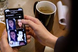 Apple chặn ứng dụng nhận dạng khuôn mặt Clearview AI trên iPhone
