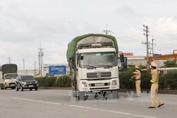 Phân luồng giao thông sửa cầu Đoan Hùng