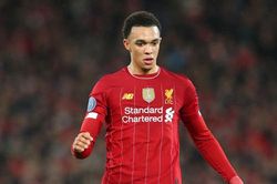 Huyền thoại MU đánh giá Alexander-Arnold ngang tầm Cafu