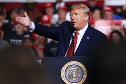 Tổng thống Trump: 'Chính trị hóa' virus corona là trò chơi khăm mới của Đảng Dân chủ