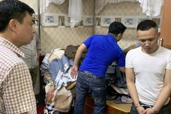 Gần 100 cảnh sát vây ráp đối tượng tàng trữ ma túy cùng hàng nóng