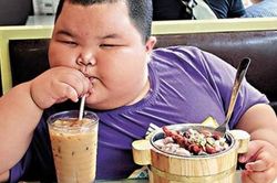 Cha mẹ cần làm gì khi trẻ bị thừa cân, béo phì?