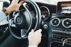 Người lái xe sang thường ích kỷ và khinh người
