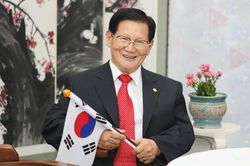 Hàn Quốc cho xét nghiệm thủ lĩnh giáo phái Tân Thiên Địa