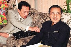 Chính trường Malaysia bất ổn vì liên minh Mahathir - Anwar hợp rồi tan
