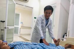 Phẫu thuật thành công cho bệnh nhân 6 lần thay khớp háng thất bại