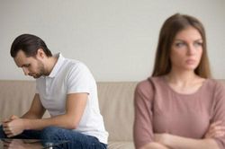 Biết tôi vô sinh, chồng vội vàng kiếm con nối dõi với ... vợ cũ