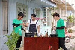 Ẩm thực kỳ thú: Trương Thanh Long, Mạc Văn Khoa thay nhau kiếm chuyện với Phát La