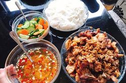 Bí quyết làm bún thịt nướng thơm ngon, tốn ít thời gian