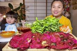 Làm bánh xèo từ thanh long, Quỳnh Trần JP nhận lời khen tới tấp từ cư dân mạng