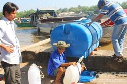 ĐBSCL giữa mùa hạn, mặn: Ruộng vườn, người dân đều 'khát' nước ngọt