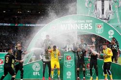 Man City lần thứ ba liên tiếp vô địch League Cup