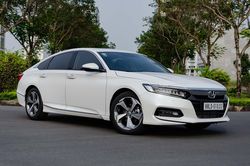 Đánh giá Honda Accord - xe đẹp, lái hay, giá cao, kén khách
