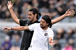 Carlos Vela ghi bàn đánh bại đội bóng của Beckham