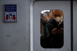 Bộ trưởng Indonesia kêu gọi dân cầu nguyện để đừng nhiễm virus corona