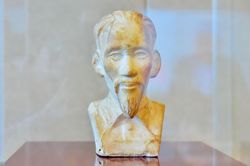 Tiếp nhận bức tượng bán thân Chủ tịch Hồ Chí Minh ở Côn Đảo: Bảo tàng sẽ phát huy tốt nhất giá trị vô giá của hiện vật