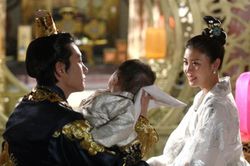Sửng sốt hoàng đế lập mưu tự 'cắm sừng' mình