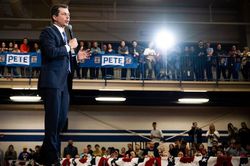 Bầu cử Mỹ 2020: Ứng cử viên đảng Dân chủ dẫn đầu tại bang Iowa rút khỏi cuộc đua