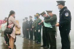 Chốt chặn 24/24h tại đường mòn, lối mở biên giới chặn Covid-19