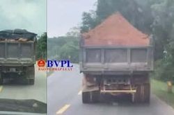 Xe tải chở đất đá 'có ngọn' nghênh ngang trên đường Hồ Chí Minh