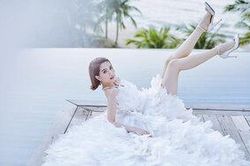 Ngọc Trinh tái hiện nét tinh khôi cùng thần thái rạng ngời của nàng Bạch Tuyết