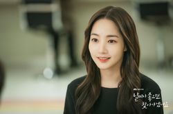 Park Min Young phủ nhận nhiễm Covid-19: Báo động khi 4335 người bị bệnh, 26 người chết ở Hàn