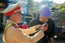 Không để việc kiểm tra nồng độ cồn thành chiếu lệ