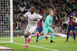 Đánh bại Barcelona, Real Madrid chiếm ngôi đầu La Liga