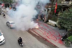 Công an Hà Nội điều tra xử lý vụ đốt bánh pháo dài hơn 50 mét, để ăn mừng đám cưới